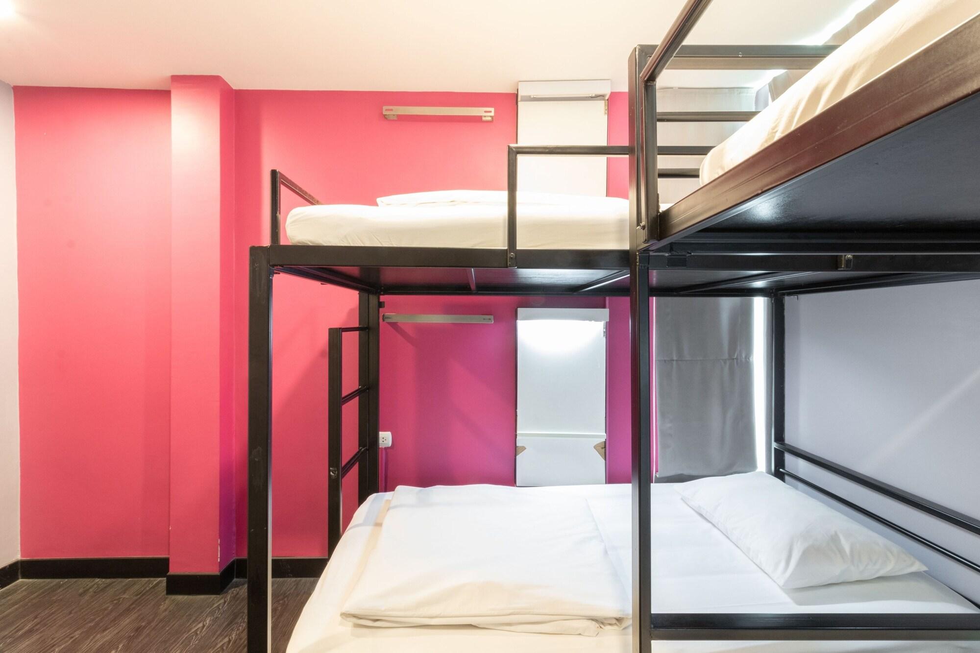 Cheqinn Hostel - Sukhumvit 4 Nana Plaza Bangkok Zewnętrze zdjęcie