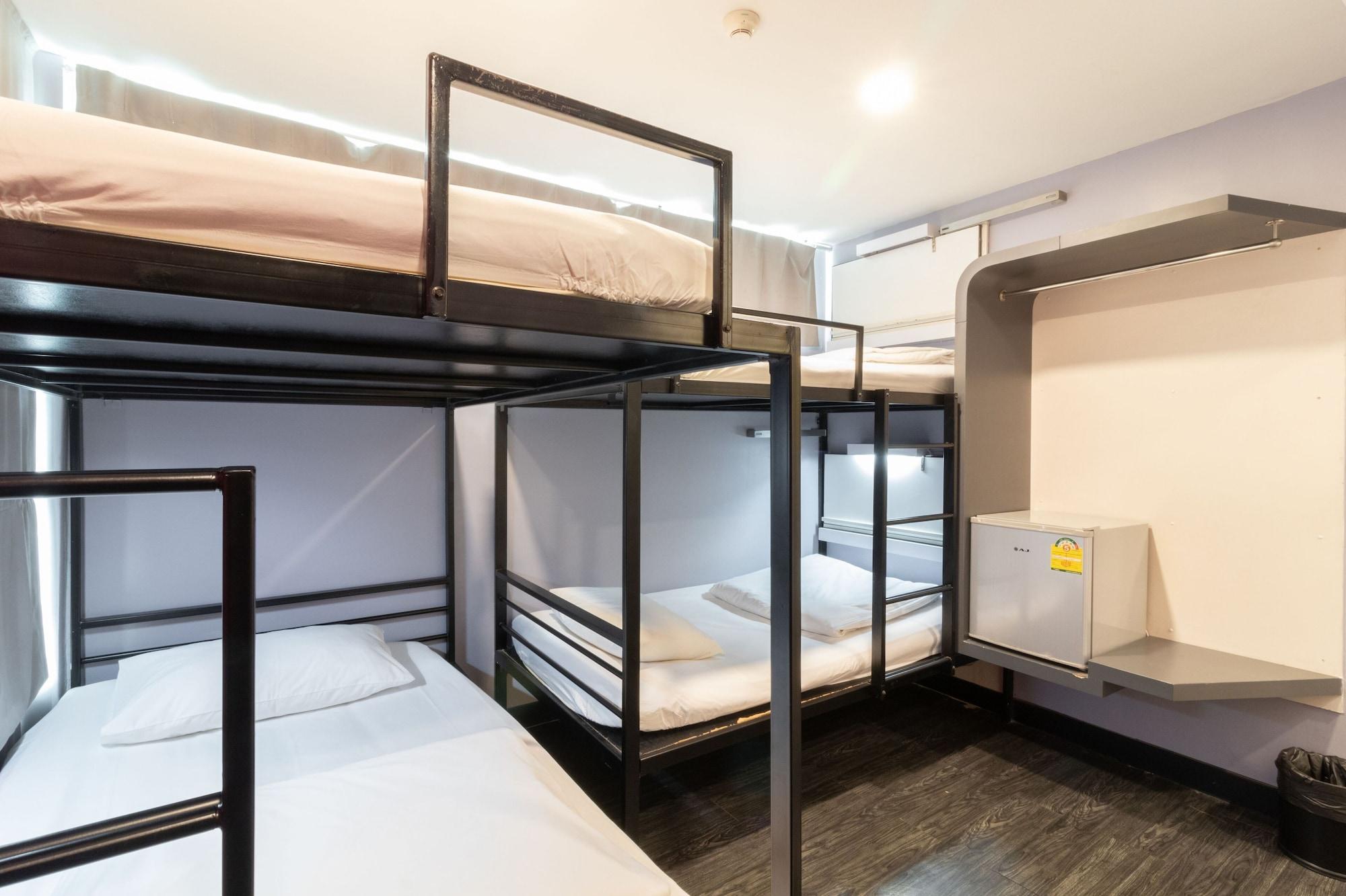 Cheqinn Hostel - Sukhumvit 4 Nana Plaza Bangkok Zewnętrze zdjęcie