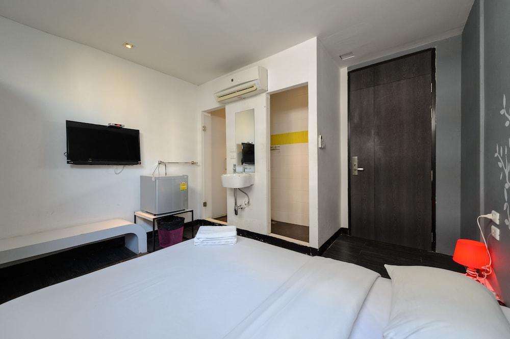Cheqinn Hostel - Sukhumvit 4 Nana Plaza Bangkok Zewnętrze zdjęcie