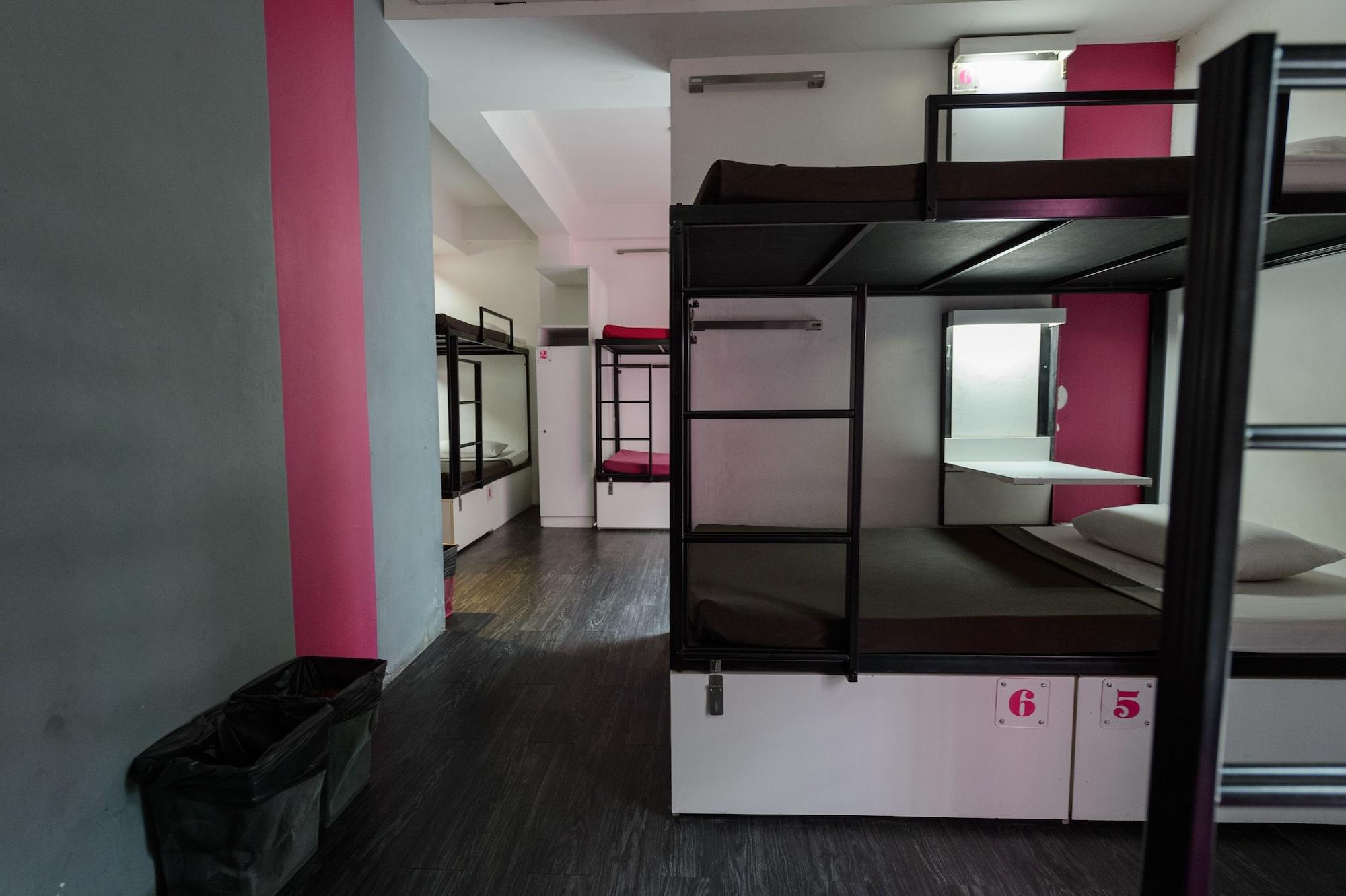 Cheqinn Hostel - Sukhumvit 4 Nana Plaza Bangkok Zewnętrze zdjęcie