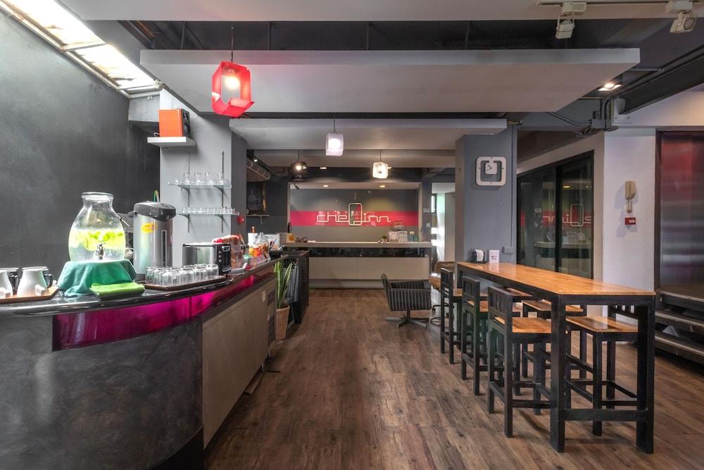 Cheqinn Hostel - Sukhumvit 4 Nana Plaza Bangkok Zewnętrze zdjęcie