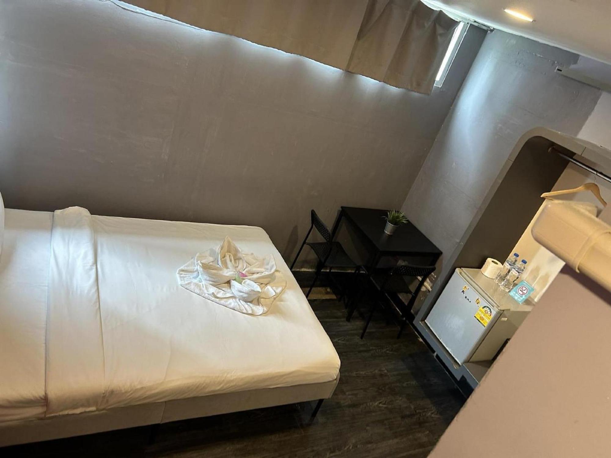 Cheqinn Hostel - Sukhumvit 4 Nana Plaza Bangkok Zewnętrze zdjęcie