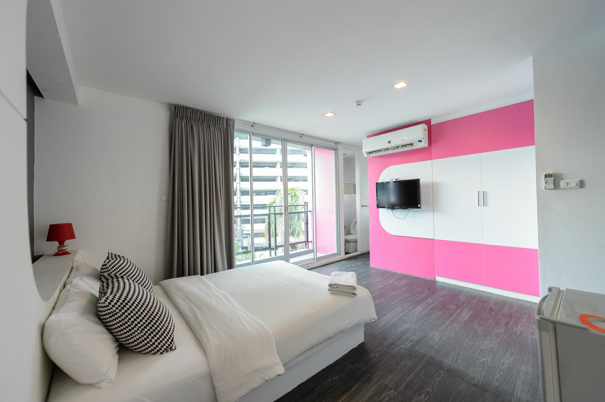 Cheqinn Hostel - Sukhumvit 4 Nana Plaza Bangkok Zewnętrze zdjęcie